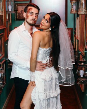 Liana Ramirez Instagram - till death do us part🪦 #happyhalloween 
📸: @dylanlujano 
💋: @sammiezavala