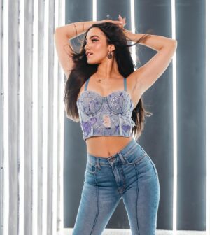 Liana Ramirez Instagram - “oh hi Mark” 
📸: @dylanlujano 
💋: @sammiezavala