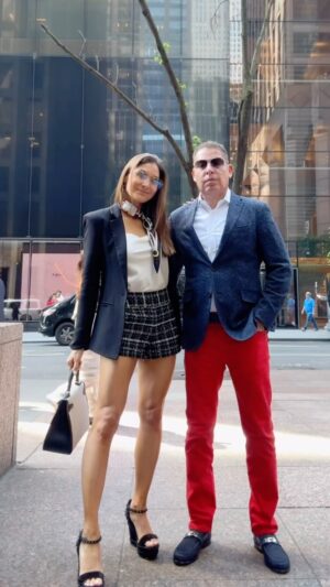 Liberté Chan Instagram - NYC fit check. 

🖤🤍❤️

Rate our city outfits 1 - 10 ⬇️

#fitcheck✔️ #nyc  #citylook #cityfashion #mrandmrs #newyorkstyle