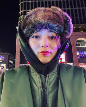 Licaxxx Instagram - Merry Christmas and Happy Holidays🎄✨ I turned 32🎂🥂

今年も大好きDJs沢山の友達と誕生日迎え、25当日は家で二日酔いでクッキーやりたりしてワイワイまったり最高なクリスマスホリデーを過ごしました☺️✨沢山のDMや連絡もありがとう、日々皆様に生かされており、今年も感謝を伝えたいです😌💓

カメラロールみて色々なかったようで色々あったと感じた2023年、2024年着実に進むための土台だったのかもなと思いつつ気合い入れ直し新たな構築を図りたい気持ち！音楽は勿論、ものづくり、ドラマなど多方面かつ沢山の現場に刺激と知識を頂きやりたい事がまた増えて血は沸き立っております笑 これからも精進し前に進みたいと思います。みんなで沢山遊べるように✨✨✨

2023年もありがとうございました☺️！

p.s ミツキの思い出写真ある人いたら私に送って下さい笑　わたしのカメラロールにはブレた動画とかそんなのしかなかった。笑