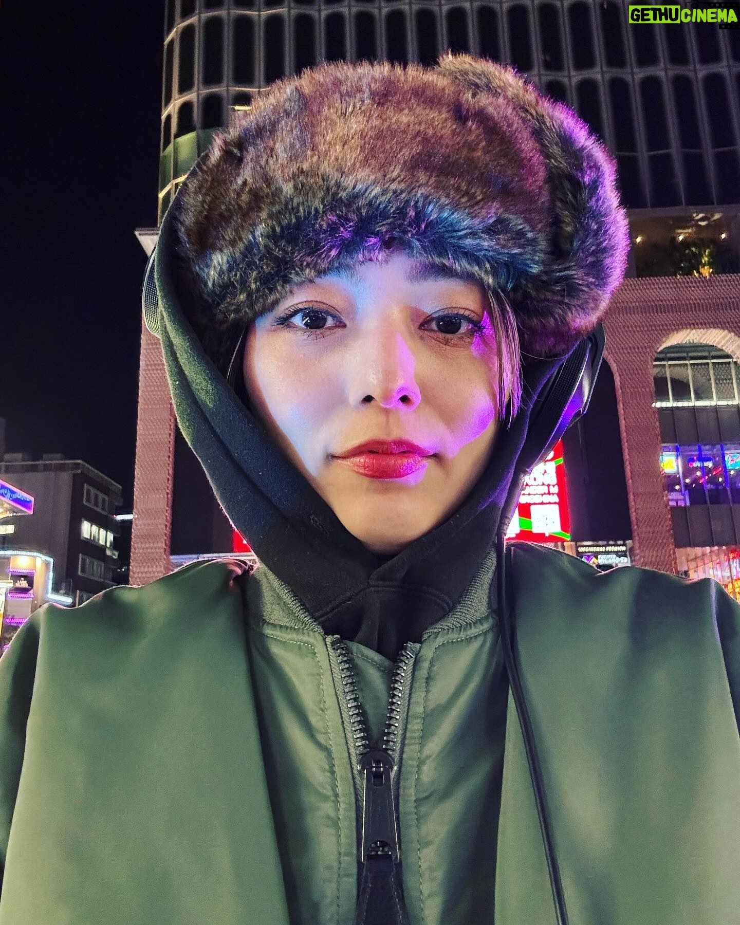 Licaxxx - 6.3K Likes - Merry Christmas and Happy Holidays🎄✨ I turned 32🎂🥂
今年も大好きDJs沢山の友達と誕生日迎え、25当日は家で二日酔いでクッキーやりたりしてワイワイまったり最高なクリスマスホリデーを過ごしました☺️✨沢山のDMや連絡もありがとう、日々皆様に生かされており、今年も感謝を伝えたいです😌💓
カメラロールみて色々なかったようで色々あったと感じた2023年、2024年着実に進むための土台だったのかもなと思いつつ気合い入れ直し新たな構築を図りたい気持ち!音楽は勿論、ものづくり、ドラマなど多方面かつ沢山の現場に刺激と知識を頂きやりたい事がまた増えて血は沸き立っております笑 これからも精進し前に進みたいと思います。みんなで沢山遊べるように✨✨✨
2023年もありがとうございました☺️!
p.s ミツキの思い出写真ある人いたら私に送って下さい笑 わたしのカメラロールにはブレた動画とかそんなのしかなかった。笑