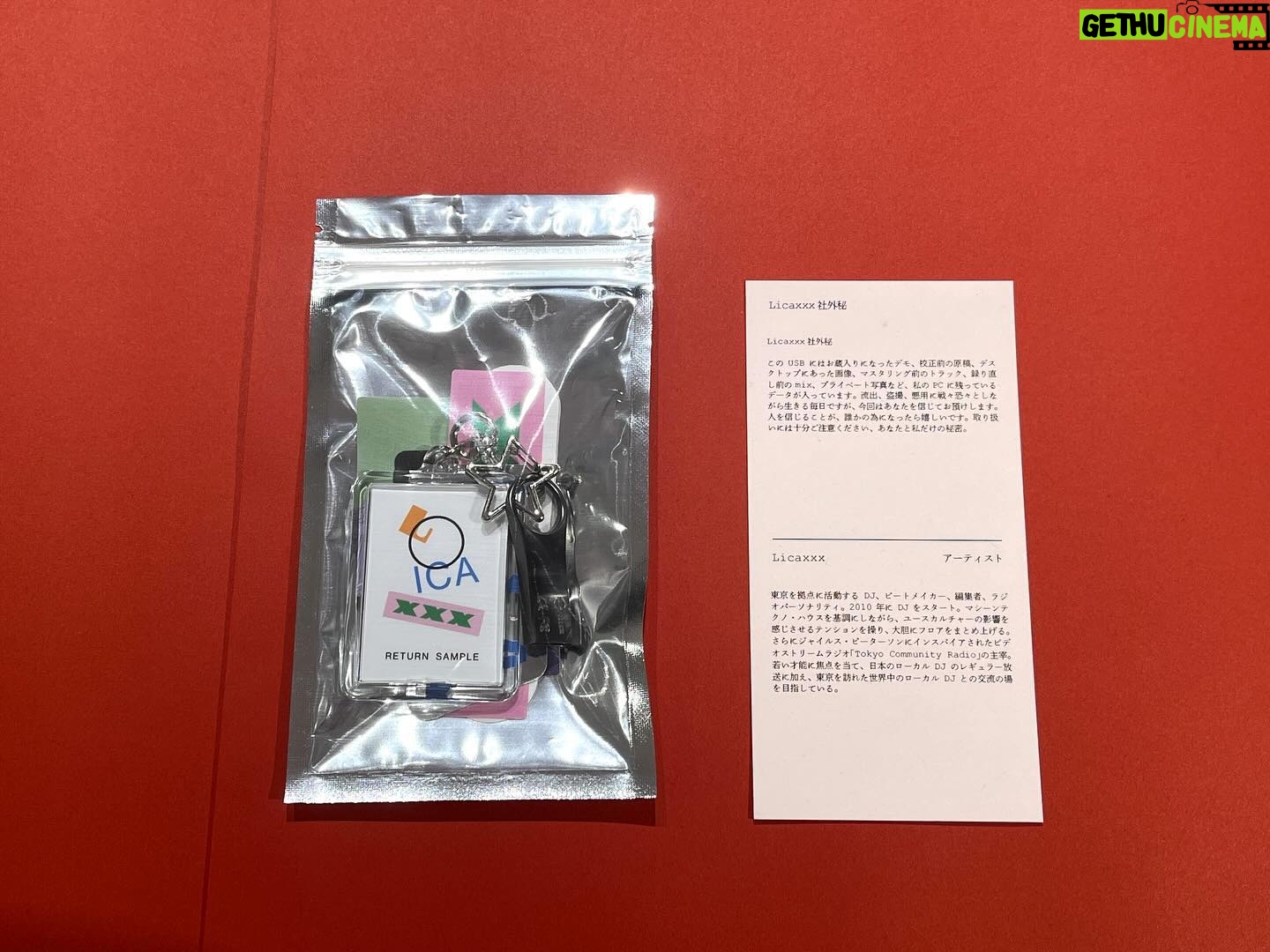 Licaxxx - 797 Likes - Sony Park Miniで開催中のパークローゼット、蓮沼執太さん回に参加しています!PCに眠る私しか見れないデータを売ってたんですが、どうやら信用と引き換えにどなたかに買って頂いたみたいです。
私の出品はもうないかもしれないですがぜひ遊びに行ってみてください!
蓮沼さん招集ありがとうございます🤝
#Repost @ginzasonypark with @use.repost
・・・
【音楽家・蓮沼執太さんによるクローゼット空間「unpeople」(unに×印)/ ParCloset, “unpeople” (strikethrough on “un”),Closet space by the musician, Shuta Hasunuma started today.】
先月リリースされた自身のアルバム『unpeople』のunに斜線をつけて、「unpeople」(unに×印)。
「人」をテーマにしたプログラムをSony Park Miniで開催しています。
蓮沼さんと蓮沼さんのお友達20名以上の方が出品するモノやコトが、期間中Sony Park Miniに並んでいきます。
蓮沼さん自身は12/2(土)にライブを開催。
詳細はSony Park公式SNSにてお知らせいたします。
その他にも様々なジャンルで活躍する皆様の思い思いのモノやコトとの出会いをお楽しみいただけます。
売上の半分を寄付する『パークローゼット』の第3弾。
今回の寄付先は「子どものための災害時緊急・復興ファンド」です。
The 3rd “ParCloset” program on the theme of “People” is now exhibiting at Sony Park Mini.
In this program, more than 20 group of people who gathered for the musician Hasunuma’s idea are exhibiting their items and services at Sony Park Mini.
This “ParCloset” program’s half of the proceeds will be donated.
This time, the donation will go to the “Emergency Disaster and Recovery Fund for Children”.
蓮沼執太(音楽家) @shuta_hasunuma
acote(ショップ) @acote.tokyo
L PACK. (アーティスト) @lpackn
オードリー・フォンドゥカヴ(アーティスト) @audrey.fondecave
岡澤浩太郎(八燿堂、編集者) @mahora_book
小池アイ子(グラフィックデザイナー) @aikokoikeaiko
嶌村吉祥丸(写真家) @kisshomaru
xiangyu (ミュージシャン) xiangyu_dayo
SHOKKI (セラミックレーベル) @s.h.o.k.k.i
Nerhol (アーティストデュオ) @ner_hol
Noritake (イラストレーター) @noritake_org
橋本梓(キュレーター) @azusa_curatorialworks
平山昌尚(アーティスト) @masanaohirayama
山田亮太(詩人)
Licaxxx (アーティスト) @licaxxx1
-————————
パークローゼット 「unpeople」(unに×印)
11/22 (Wed)〜12/5(Tue)
11:00-19:00
at Sony Park Mini
https://www.sonypark.com/mini-program/list/041/
-————————
#蓮沼執太 #ShutaHasunuma
#people_ShutaHasunuma
#パークローゼット #ParCloset
#unpeople #アンピープル
#銀座ギャラリー #銀座アート巡り
#SonyParkMini #SonyPark #Ginza
#GinzaSonyParkProject