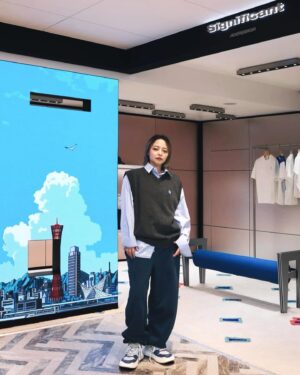 Licaxxx Instagram - @ader_error has come to Japan! 🟦
Wearing basic blue items @significant_adererror Kobe.
Congratulations on opening of ADER ERROR Kobe Significant store and Osaka pop-up showroom!!

#Significant 
#シグ二フィカント 
#ADERERROR 
#アーダーエラー 
#PR