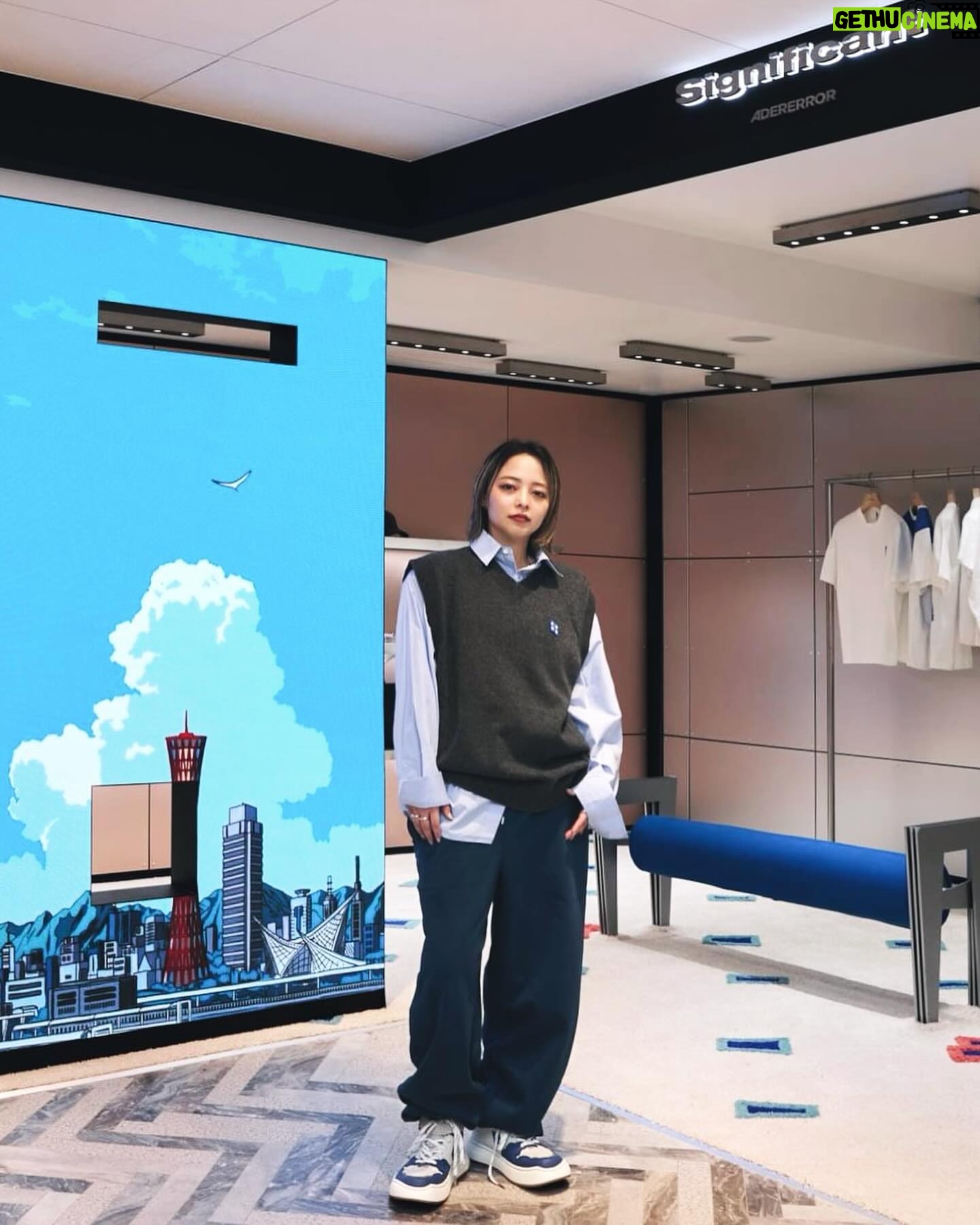 Licaxxx - 3 Likes - @ader_error has come to Japan! 🟦
Wearing basic blue items @significant_adererror Kobe.
Congratulations on opening of ADER ERROR Kobe Significant store and Osaka pop-up showroom!!
#Significant
#シグ二フィカント
#ADERERROR
#アーダーエラー
#PR
