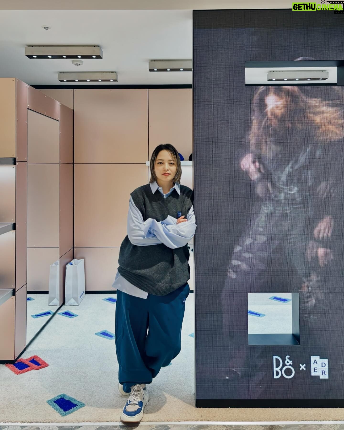 Licaxxx - 3 Likes - @ader_error has come to Japan! 🟦
Wearing basic blue items @significant_adererror Kobe.
Congratulations on opening of ADER ERROR Kobe Significant store and Osaka pop-up showroom!!
#Significant
#シグ二フィカント
#ADERERROR
#アーダーエラー
#PR