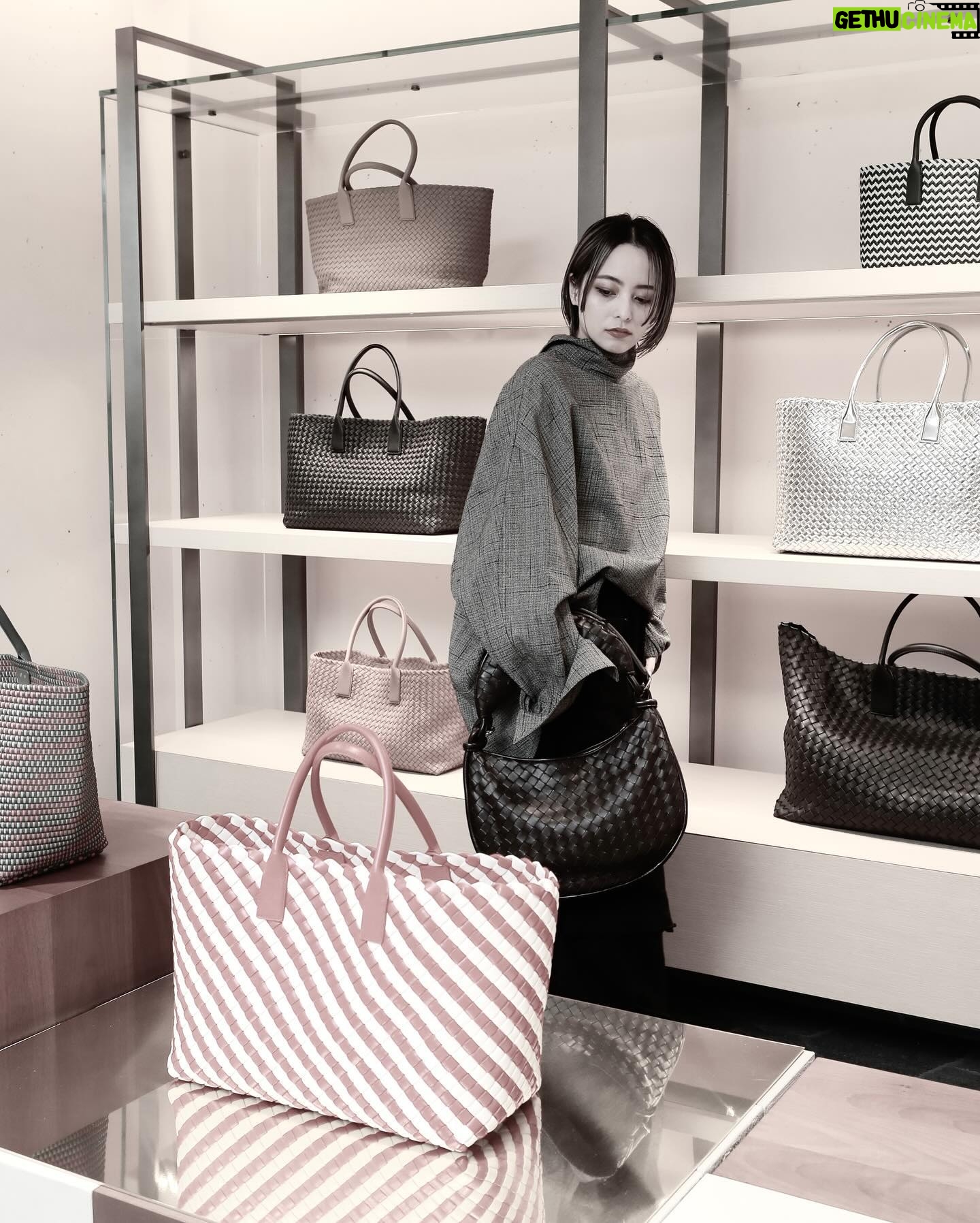 Licaxxx - 3K Likes - BOTTEGA VENETA 銀座フラッグシップ5周年おめでとうございます。ボッテガのアイコニックなバック“カバ”シリーズのアーカイブの展示を拝見しました!
#PR
#ボッテガヴェネタ
#カバ