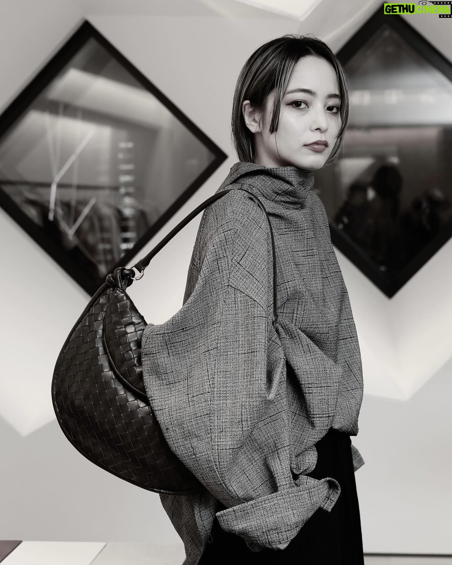 Licaxxx - 3K Likes - BOTTEGA VENETA 銀座フラッグシップ5周年おめでとうございます。ボッテガのアイコニックなバック“カバ”シリーズのアーカイブの展示を拝見しました!
#PR
#ボッテガヴェネタ
#カバ