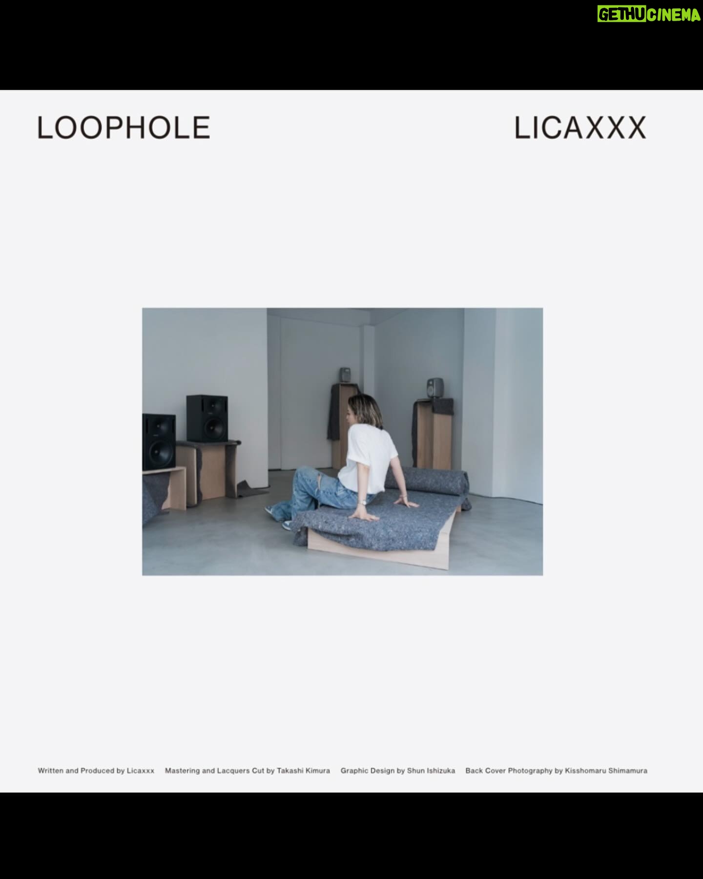 Licaxxx - 1.2K Likes - 8月に行ったサウンドインスタレーション “LOOPHOLE” の為に作った音源のレコード盤を、会場限定販売で作りました。レコードのためのマスタリングから @wolfpack_jpn に相談し、カッティングスタジオも拝見させてもらいました!
クラブで鳴らすダンストラックとは違い、低音が異様な動きをしたり、張り付くような高音があったりと、音環境を選ぶトラックなんですが、それを本当に簡単に言うといい感じにレコード用音源にして頂きました。暴れず、入りやすく。
今回、会場で体験してもらった方への完全受注なので増版はありません、そして1枚ずつカッティング。買って頂いた方、あの時あの場所で聴くことの体験の続きをどうぞ。
次はダンストラックもレコードだしたいな〜