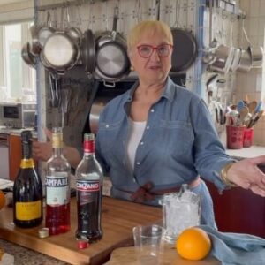 Lidia Bastianich Instagram - Everyone loves a Negroni these days and, of course, so do I.  Here I’m going to show you how to make a Negroni Sbagliato, a deliciously refreshing variation made with Prosecco DOC, perfect for your Memorial Day celebration. Cin Cin!
Campaign financed according to EU regulation no. 2021/2115 @ProseccoDOC #ProseccoDOC  #TasteProsecco  #DrinkPink.
#LidiasRecipes #LidiasItaly #LidiasKitchen  #FromLidiasTableToYours #LidiasSoundtrack
