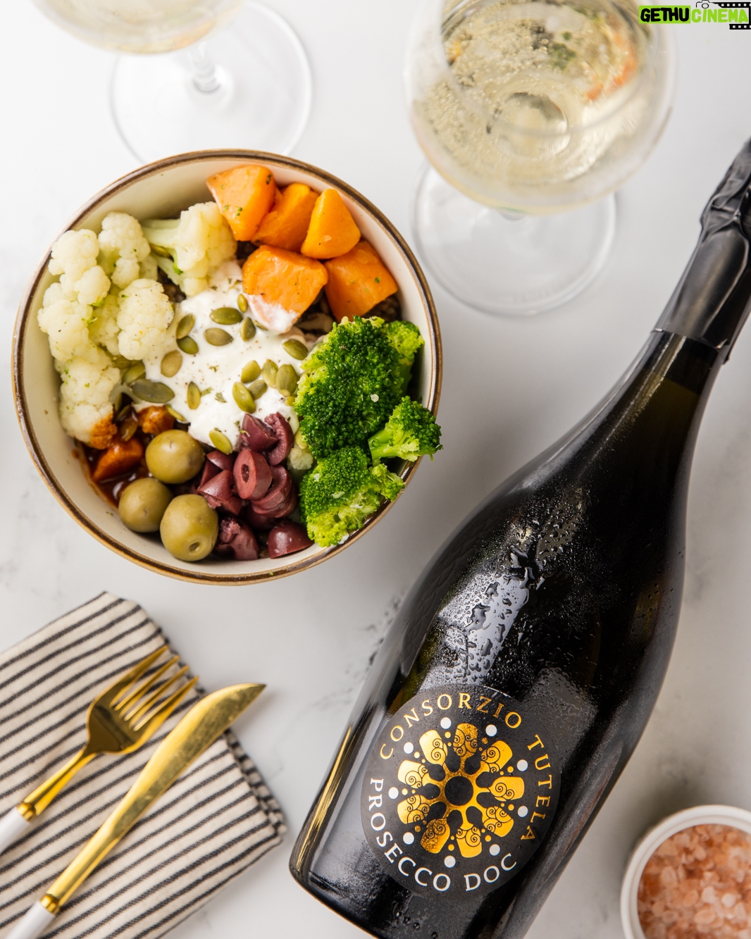 Lidia Bastianich Instagram - I love a cold, crisp, refreshing glass of Prosecco DOC to start the weekend! Here’s my recipe for Carrot and Chickpea Dip. It’s perfect for #AperitivoTime, with some fresh veggies or crackers. Cin Cin! Link to recipe in my bio. 🇪🇺 Campaign financed according to EU regulation no. 2021/2115 Prosecco DOC #ProseccoDOC #TasteProsecco #DrinkPink #LidiasRecipes #LidiasItaly #LidiasKitchen #LidiaBastianich #ItalianFood #25YearsofLidia #FromLidiasTableToYours #LidiasSoundtrack