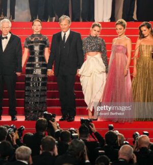 Lihi Kornowski Instagram - #crimesofthefuture by the legendary David Cronnenberg. @festivaldecannes Premiere. 

Thank you @dior and @chopard for the stunning gown and jewelry, @_vascofreitas_  and @redlipaddicted for making me feel so beautiful and of course, @perrykafri_agency @personaeconsilium @jglick1717 @its_notbrendan @olivesabra @oliviaflah that always have my back 🫀