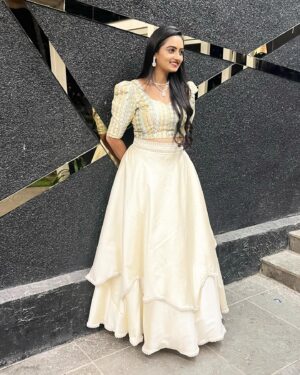 Likitha Murthy Instagram - 🤍🤍
Outfit by: @ekaiva_make_it_original 
#designerwear #instapost #likithamurthy