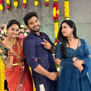Likitha Murthy Instagram - Sister’s make the best memories together ✨💙🥰 

my 2 👀 @likitha_murthy_15 
@rasagnya_ritu 💕

#akka #sisterslove❤️👭 #crazypeople #madness #pictureofday #shootvibes 
#foreverfriendship #akkathambi #collectingmoments #loveuakka😘😘