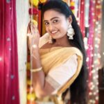 Likitha Murthy Instagram – Happy Vijayadashami……🌼🌸
Earrings: @sreha_designer_studio