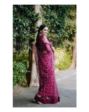 Likitha Murthy Instagram - Zee Kutumbam awards 2023🫰
#zeekutumbam #designerwear #mua 
Styled by: @apoorva_reddy_yaramala 
Mua: @uk_make_over 
Outfit: @swathikondabala_label 
Earrings: @anyas_2020 
Pc: @mohan_.portraits