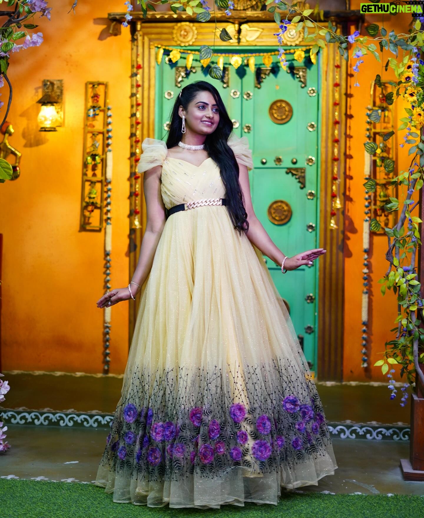 Likitha Murthy - 9.2K Likes - Beautiful customized gown by @peddis_couture ❤️❤️thank you 💕
Rental gowns available
DM them @peddi_meghana_
📸: @klfilmstudio
#designerwear