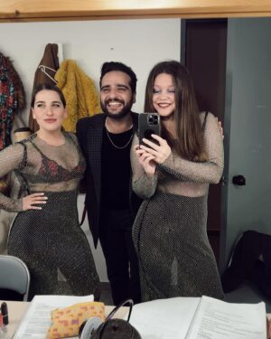 Lila Baklesi Instagram - Κάπως έτσι λοιπόν, η «ΔΑΦΝΗ» μας ξεκίνησε τις παραστάσεις της στην Αθήνα, με χαμόγελα, με αγωνία, με αγκαλιές και κόντρα σε αναποδιές. 

🌿