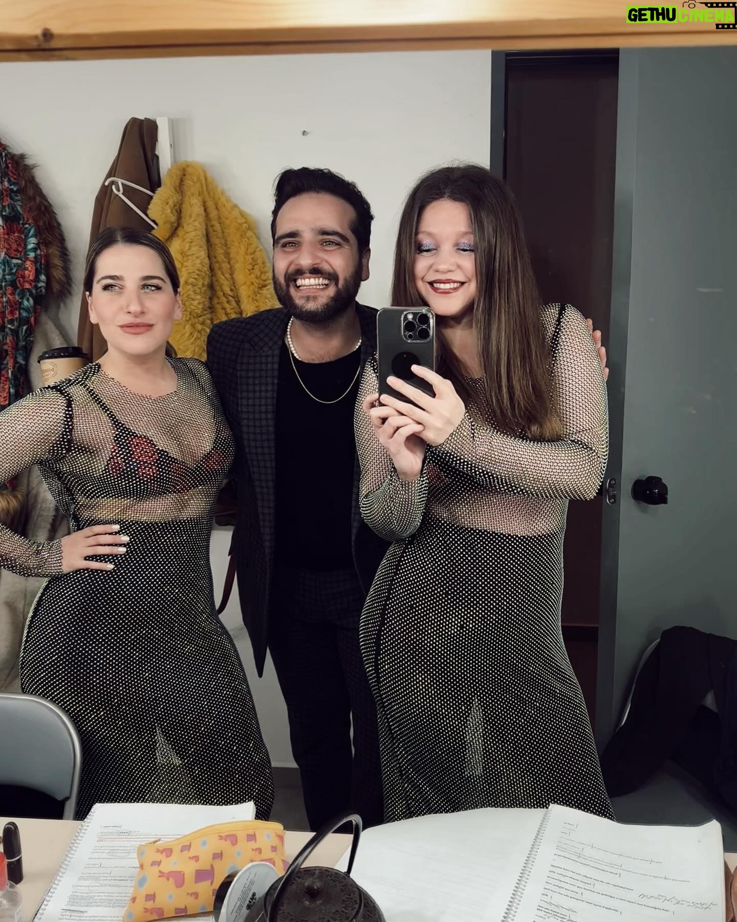 Lila Baklesi - 4.9K Likes - Κάπως έτσι λοιπόν, η «ΔΑΦΝΗ» μας ξεκίνησε τις παραστάσεις της στην Αθήνα, με χαμόγελα, με αγωνία, με αγκαλιές και κόντρα σε αναποδιές.
🌿