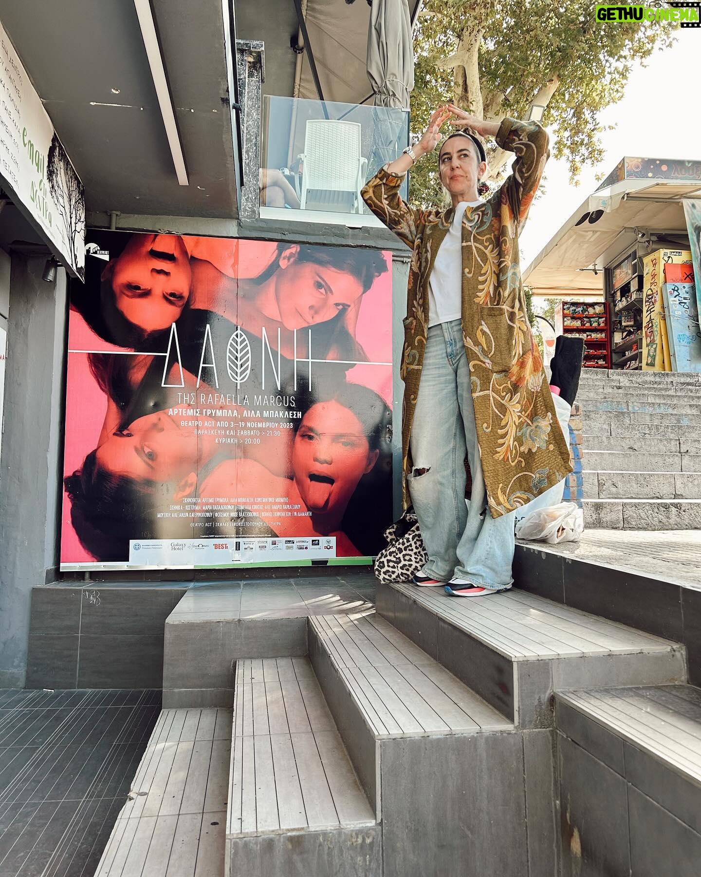 Lila Baklesi - 4.9K Likes - Κάπως έτσι λοιπόν, η «ΔΑΦΝΗ» μας ξεκίνησε τις παραστάσεις της στην Αθήνα, με χαμόγελα, με αγωνία, με αγκαλιές και κόντρα σε αναποδιές.
🌿