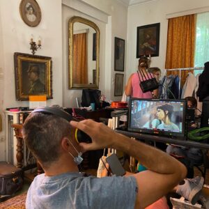 Lila Baklesi Instagram - Το «ΣΩΣΕ ΜΕ» στο NETFLIX
Μεγάλη χαρά για αυτή τη δουλειά και τους συνεργάτες μπροστά και πίσω από τις κάμερες 🧡

Βασισμένο στο βιβλίο του @disimos1 
Σκηνοθεσία: Πιέρρος Ανδρακάκος @pierrosandrakakos 
Σενάριο: @disimos1 @pierrosandrakakos Βαγγέλης Νάσης
Διεύθυνση Φωτογραφίας: @vasilis_kasvikis 
Casting: @sofiacasting1  @ready2cast 
Ενδυματολόγοι: @evelyna_darzenta @annazotou 
Σκηνογράφος: @doumasj 
Βοηθός Σκηνοθέτη: @mple_kounoupidi 
Β’ βοηθός σκηνοθέτη: @georgetsirogiannis 
Script: @kwnina.v 
Μακιγιάζ: @gioapal 
Hair Stylist: @kaitiaravantinou 
Ηχολήπτης: @fotiadis_location_sound 
Sound Design: @md_recording_studios 
Πρωτότυπη Μουσική: @stavrosmarkonis 
Μοντάζ: @xrmarkakis 
Showrunner: @ydonos 
Executive producer: @iskasm