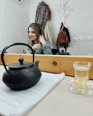 Lila Baklesi Instagram - Κάπως έτσι λοιπόν, η «ΔΑΦΝΗ» μας ξεκίνησε τις παραστάσεις της στην Αθήνα, με χαμόγελα, με αγωνία, με αγκαλιές και κόντρα σε αναποδιές. 

🌿