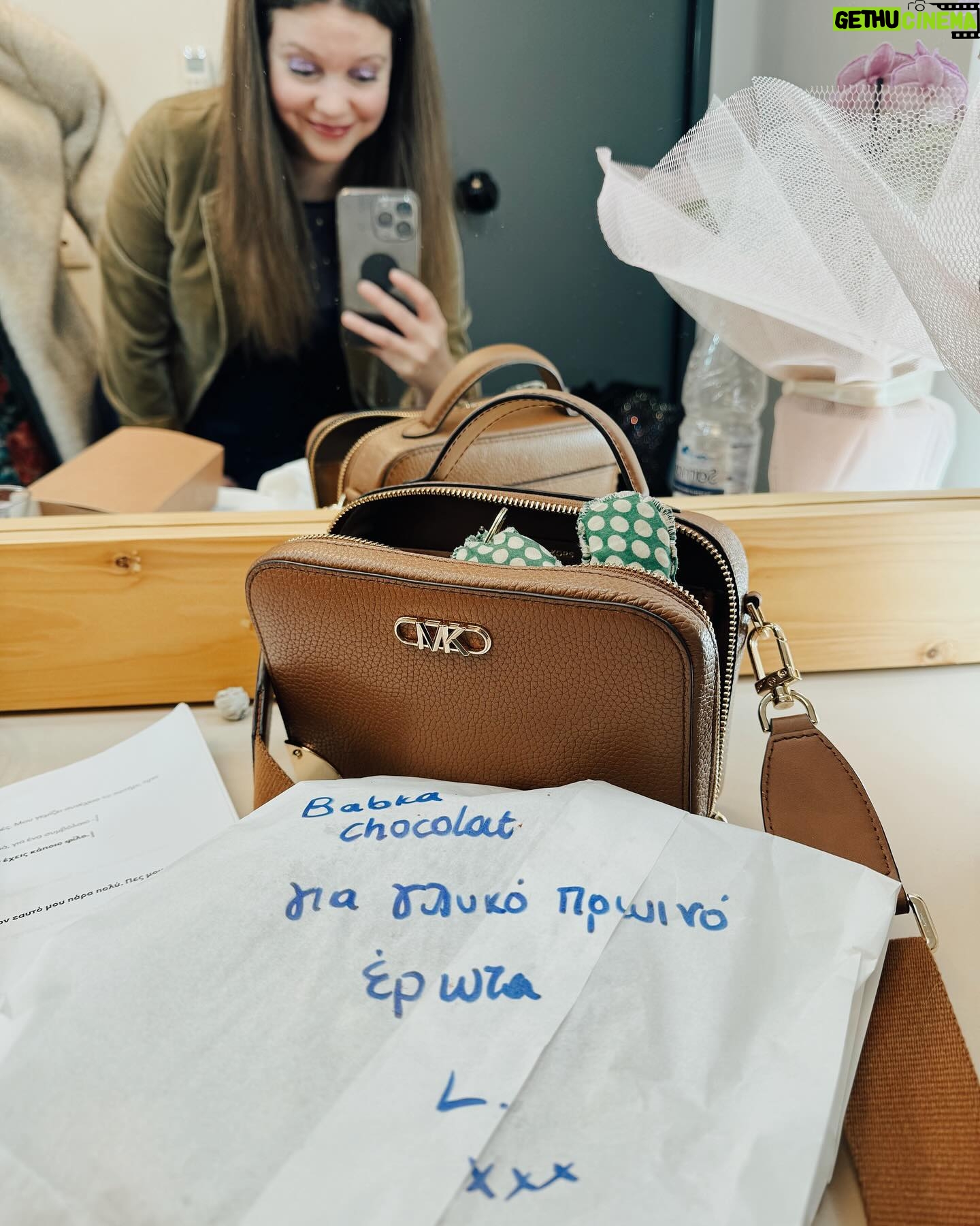 Lila Baklesi - 4.9K Likes - Κάπως έτσι λοιπόν, η «ΔΑΦΝΗ» μας ξεκίνησε τις παραστάσεις της στην Αθήνα, με χαμόγελα, με αγωνία, με αγκαλιές και κόντρα σε αναποδιές.
🌿