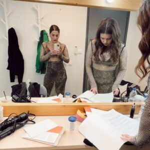 Lila Baklesi Instagram - Κάπως έτσι λοιπόν, η «ΔΑΦΝΗ» μας ξεκίνησε τις παραστάσεις της στην Αθήνα, με χαμόγελα, με αγωνία, με αγκαλιές και κόντρα σε αναποδιές. 

🌿