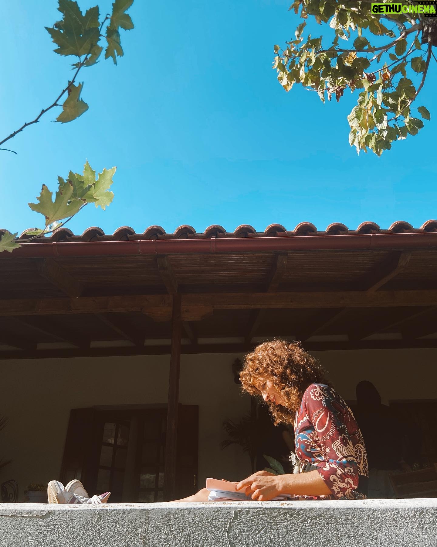Lila Baklesi - 4.8K Likes - Μια μέρα στα Αχούρια🧡
«ΣΤΑ ΣΥΝΟΡΑ»
@stasynora
@starchanneltv
Κάθε Κυριακή στις 20:50
Dir. @thomopoulosvasilis
@cubertmclie
👗 @chrysa__varvag__
💄 @roy_botsakou
🪮 @annasiozou