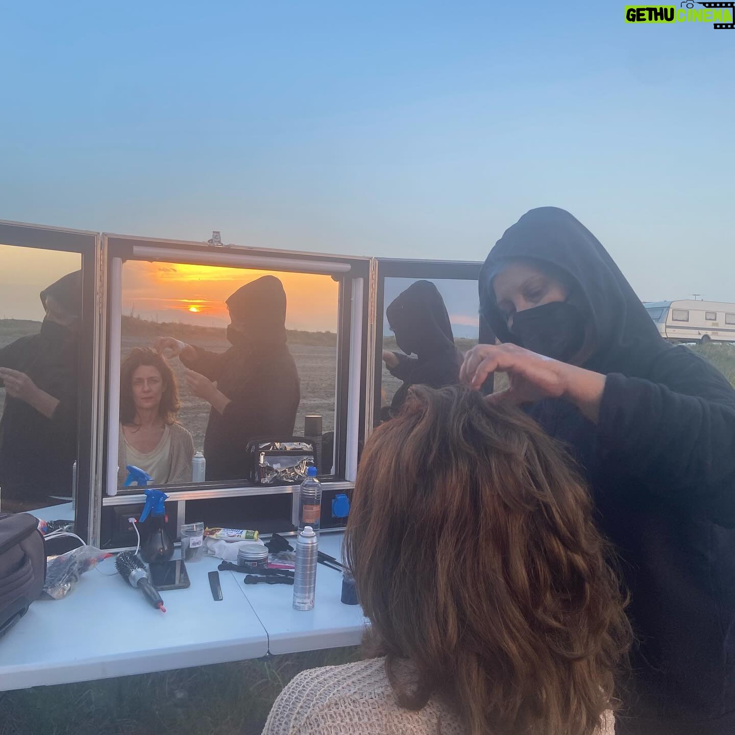 Lila Baklesi - 7K Likes - Το «ΣΩΣΕ ΜΕ» στο NETFLIX
Μεγάλη χαρά για αυτή τη δουλειά και τους συνεργάτες μπροστά και πίσω από τις κάμερες 🧡
Βασισμένο στο βιβλίο του @disimos1
Σκηνοθεσία: Πιέρρος Ανδρακάκος @pierrosandrakakos
Σενάριο: @disimos1 @pierrosandrakakos Βαγγέλης Νάσης
Διεύθυνση Φωτογραφίας: @vasilis_kasvikis
Casting: @sofiacasting1 @ready2cast
Ενδυματολόγοι: @evelyna_darzenta @annazotou
Σκηνογράφος: @doumasj
Βοηθός Σκηνοθέτη: @mple_kounoupidi
Β’ βοηθός σκηνοθέτη: @georgetsirogiannis
Script: @kwnina.v
Μακιγιάζ: @gioapal
Hair Stylist: @kaitiaravantinou
Ηχολήπτης: @fotiadis_location_sound
Sound Design: @md_recording_studios
Πρωτότυπη Μουσική: @stavrosmarkonis
Μοντάζ: @xrmarkakis
Showrunner: @ydonos
Executive producer: @iskasm