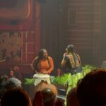 Lila Downs Instagram - Anoche ofrendamos a las mujeres que se dedican a construir y seguir con la tradición de la comida, al chile, chocolate, al maíz… gracias @nikkicampbell05 por esa pasión en el escenario. La Peligrosa en acción: @rafunchuni @gsaenz7 @sinuhe.art @josh.deutsch @elbeatdelprimo @luisguzmanmusic Crew: Salvador Castañeda, Eric Lopez, @jp.zurc @conesaandres @vicentesaza, Amalia Ortiz Gracias ¡@skoll.foundation por la invitación! #LilaDowns #skollfoundation #skollforum #Oxford