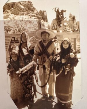Lila Downs Instagram - En el cerro de la Bufa en Zacatecas nos encontramos con este fotógrafo del tiempo😵‍💫🫥🤠con Pancho Villa en su caballo
