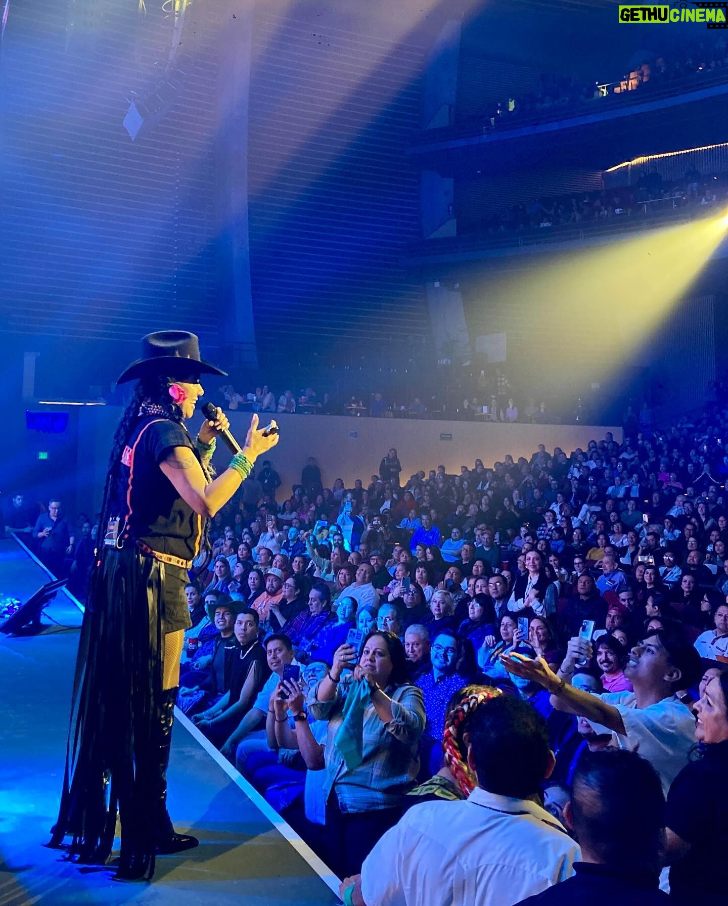 Lila Downs Instagram - ✨🫰🏾🫰🏾 Un solo corazón no es suficiente para nuestra conexión mi gente 🫰🏾🫰🏾✨ ¿Están listos para nuestros siguientes Toquines? 📍08.03 MÉRIDA 📍21.03 CHILPANCINGO 📍25.03 ZACATECAS 📍28.03 SAN LUIS POTOSÍ #LaSanchez #musicamexicana #regionalmexicano 📸: @vicentesaza