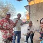 Lila Downs Instagram - Celebrando unos días después, la Santa Cruz en la costa, con el compadre y la familia! 🌊