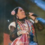 Lila Downs Instagram - ✨🫶🏽🫰🏾🫰🏾🫶🏽✨ “Que la voluntad del cielo me mande al primero que me quiera como soy” Y me mande todo su amor este viernes 08 de marzo en #Mérida 🎫 en @eticketmx 📸: @auditorioexplanadapachuca1 #LilaDowns #LaSánchez #regionalmexicano #musicamexicana