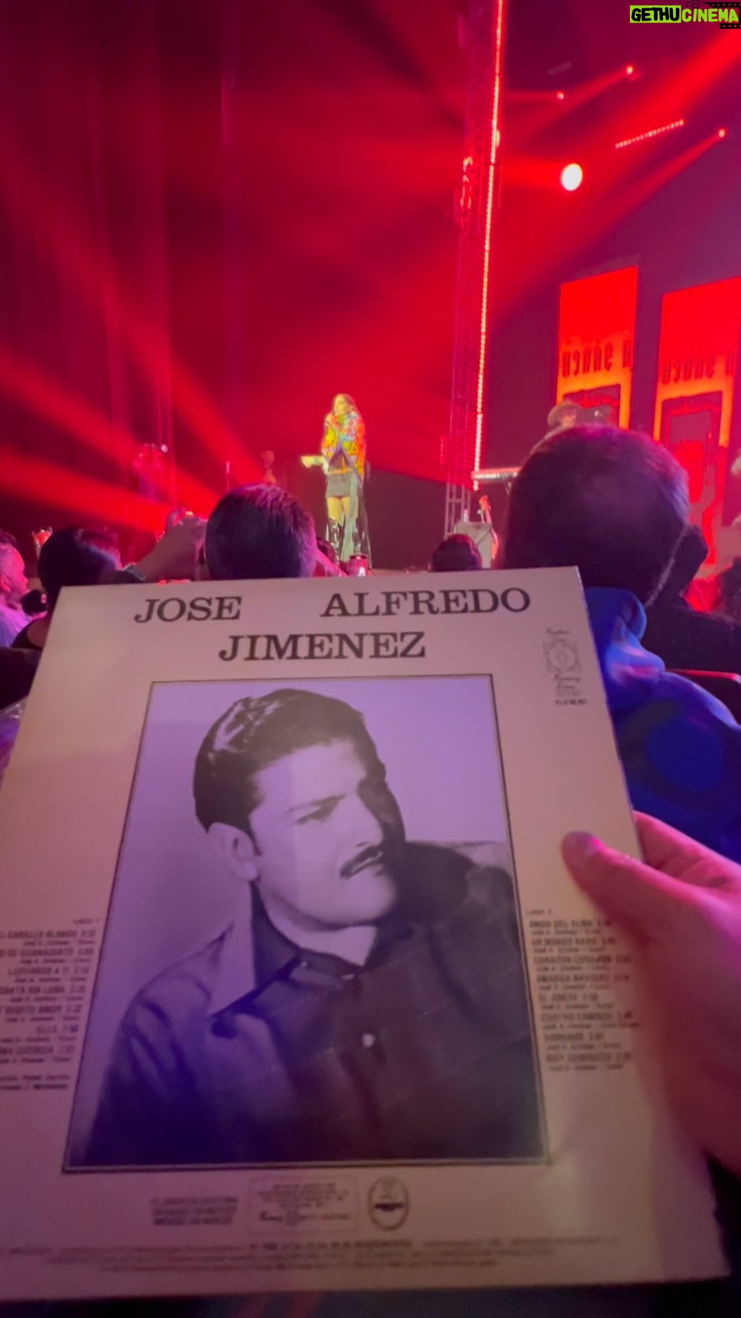 Lila Downs Instagram - Un lleno total en el Auditorio GNP de Pabellón M en la Ciudad de Monterrey, Nuevo Leon. Lila Downs derrochando arte con la obra de José Alfredo Jiménez. Maravilloso concierto. 👏🏽💿🎶 •• •• •• #josealfredojimenez #josealfredistas #liladowns