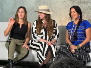 Lila Downs Instagram - La maravilla de Miami, de las amistades, de la energía, y de la música. 🌱 que lindo compartir @npastorioficial @sole_pastorutti 

#LilaDowns #niñapastori #LaSole