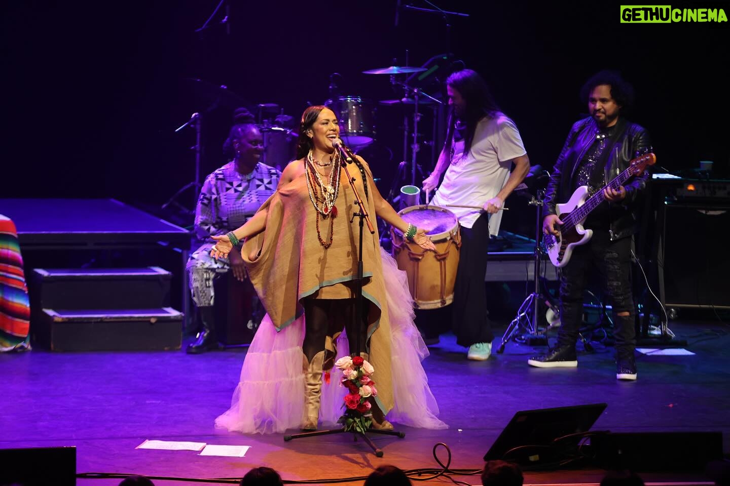 Lila Downs Instagram - #LaLinea24 launched in style with @liladowns at a sold out @barbicancentre last night. 🇲🇽 La Jefa backed by her beautiful band performed a set from down the ages. Fantastic opening from London’s own @mariachilasadelitas La Linea continues tonight with @anatijoux @montaneramusica at @villageunderground Tickets available at @lalineafestival & at the door ☀️ #liladowns #barbican #lalinea24 📸 @rogeralarconphoto & @dosconejo