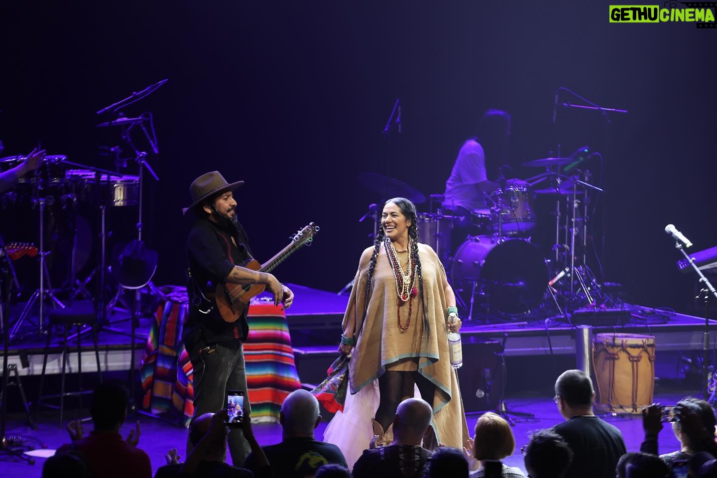 Lila Downs Instagram - #LaLinea24 launched in style with @liladowns at a sold out @barbicancentre last night. 🇲🇽 La Jefa backed by her beautiful band performed a set from down the ages. Fantastic opening from London’s own @mariachilasadelitas La Linea continues tonight with @anatijoux @montaneramusica at @villageunderground Tickets available at @lalineafestival & at the door ☀️ #liladowns #barbican #lalinea24 📸 @rogeralarconphoto & @dosconejo
