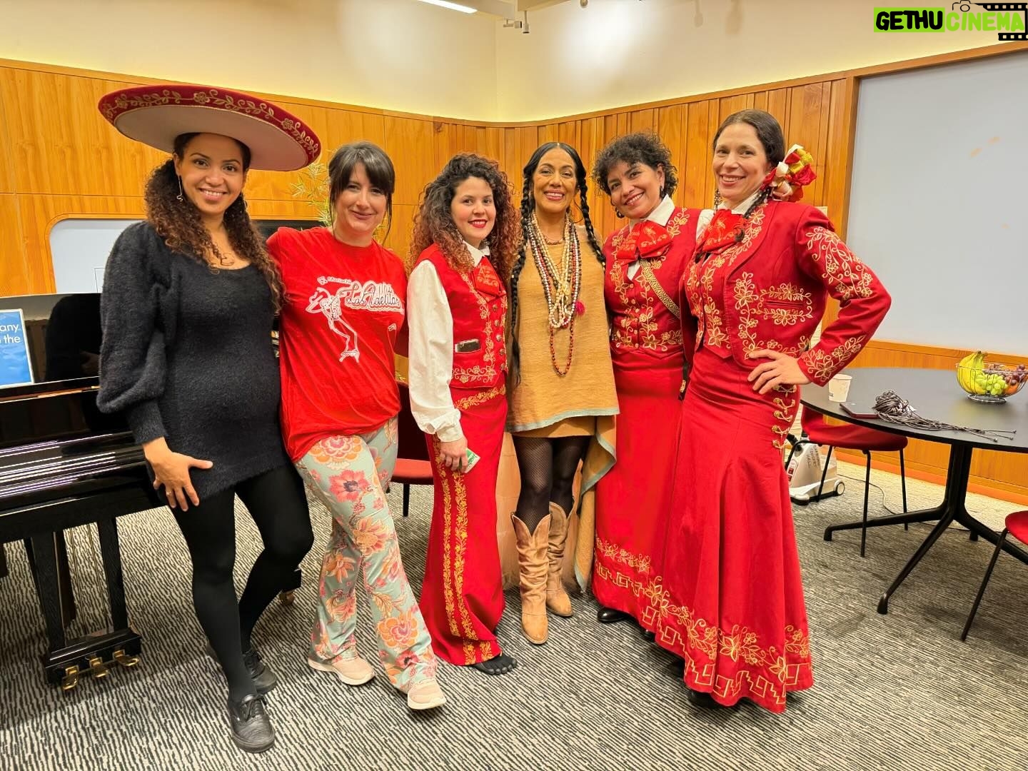 Lila Downs Instagram - Hace unos días @mariachilasadelitas se encargaron de abrir nuestro show en Londres en el @barbicancentre en el marco de @lalineafestival. Gracias a todas las personas que siguen la música! Gracias @comonouk por su apoyo y trabajo! #LilaDowns #concert #London #festival #musicamexicana