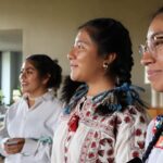 Lila Downs Instagram - La educación infantil es importante, desde el @fondoguadalupemusalem se promueve y apoya las capacidades de mujeres jóvenes de comunidades rurales, indígenas y afromexicanas. Hace unos días logramos una meta, pero la recaudación tendrá que ser constante, por eso hacemos una invitación a todos ya que sus donativos siguen apoyando la causa para abrir ese mundo de posibilidades. Las donaciones las pueden hacer directamente a @fondoguadalupemusalem Durante este año, serán apoyadas 53 mujeres provenientes de comunidades indigenas, rurales y afromexicanas en sus estudios de bachillerato y universidad. 📸: Zaira Aldaz Pablo #LilaDowns #FondoGuadalupeMusalem #becarias