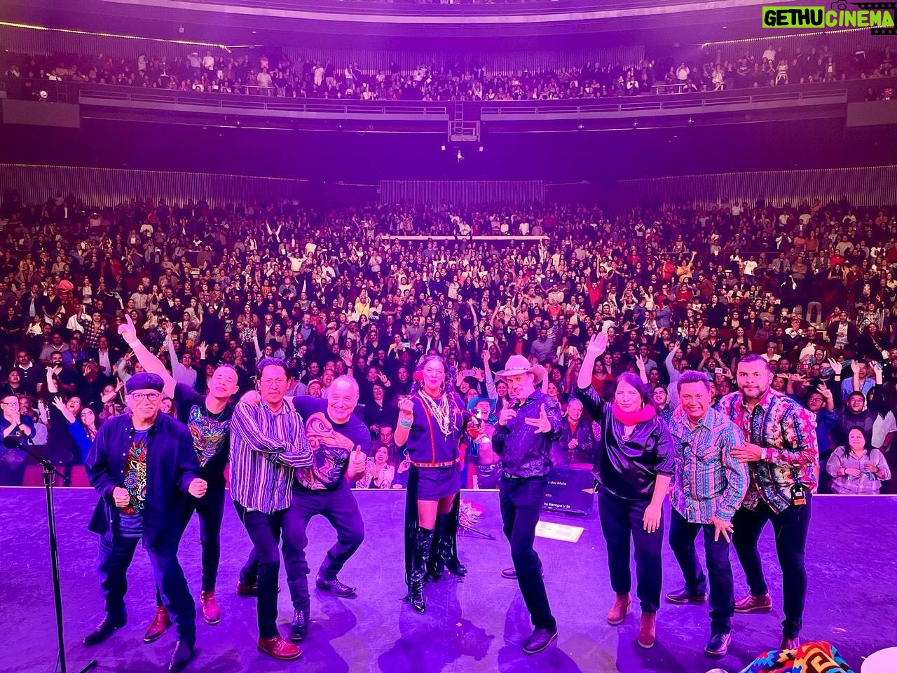 Lila Downs Instagram - Gracias Monterrey!!π€πΎππ½π₯β₯οΈ que hermosa noche pasamos con ustedes!!π