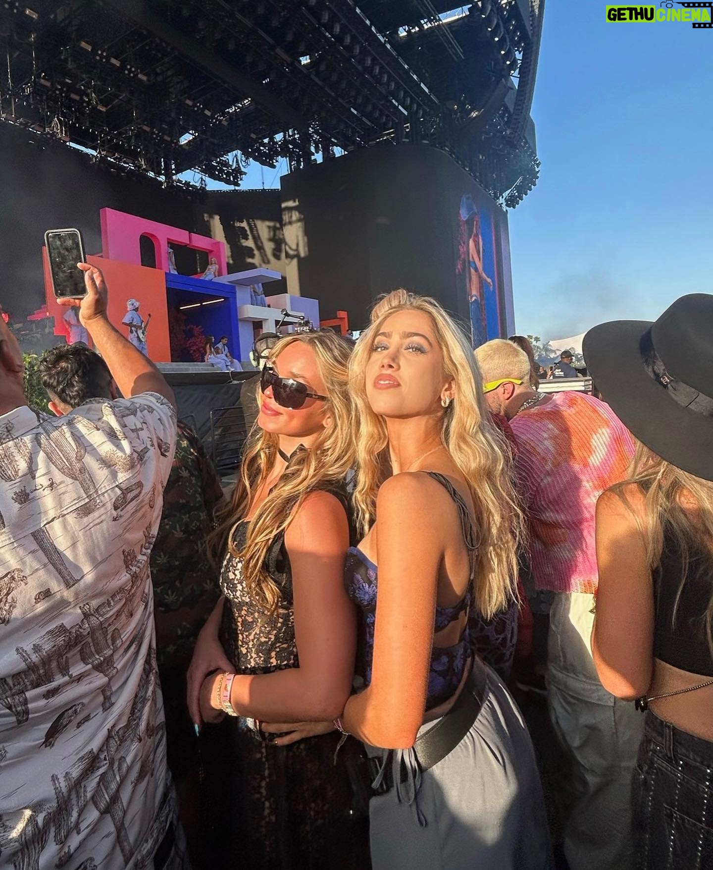 Lilah Pate Instagram - weekend of live music and good people 🤗 #coachella