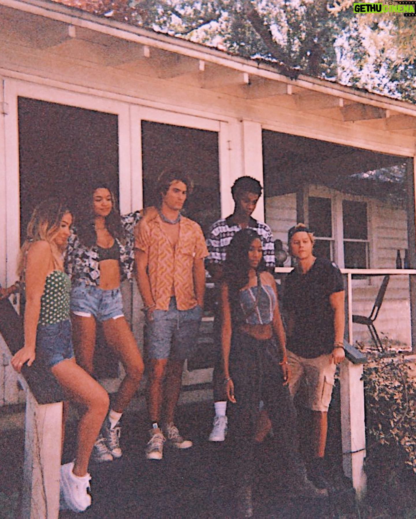 Lilah Pate Instagram - Outer Banks season three is officially OUT!! @obx #outerbanksseason3 #obx