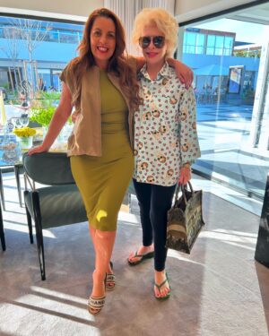 Lili Caneças Instagram - Com Paula Brito @paula_brito_7 uma das melhores designer de interiores de Portugal com um fantástico atelier na @marinacascais. Obrigada por se ter lembrado de mim no dia dos meus anos🙋‍♀️