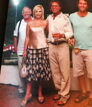 Lili Caneças Instagram - Caiu-me do nada esta foto com o Cliff Richard, lembram-se num torneio de ténis no Algarve onde vivia!
Um ótimo fim de semana para todos e sorria para a vida💋