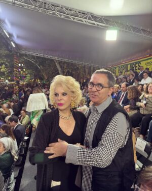 Lili Caneças Instagram - Com Fátima Lopes @fatimalopes.official , Tony Carreira  @tonycarreiraoficial e o designer Dino Alves @dino_alves_eu que vestiu a marcha da Bica, como sempre bem acompanhada 🩷