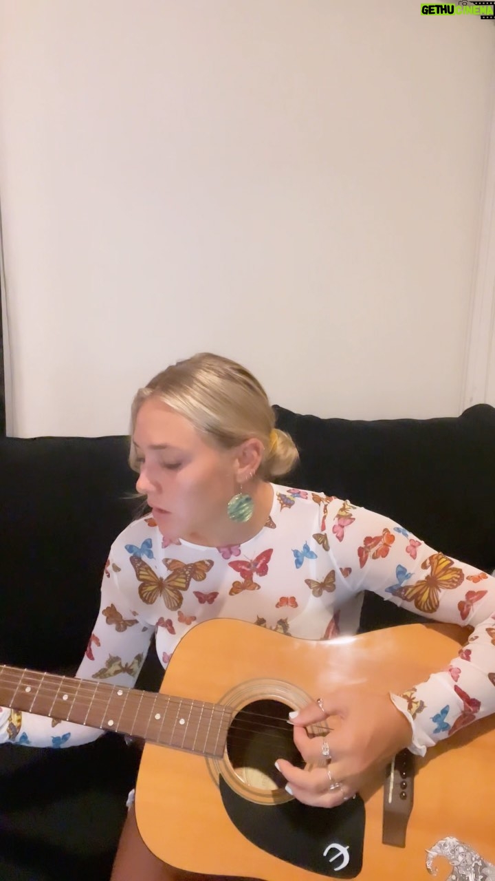 Lili Sepe - 147 Likes - Music Monday 🎶