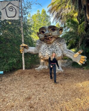 Lili Sepe Instagram - Just hanging with the trolls. 🧌  So happy I didn’t meet them online.