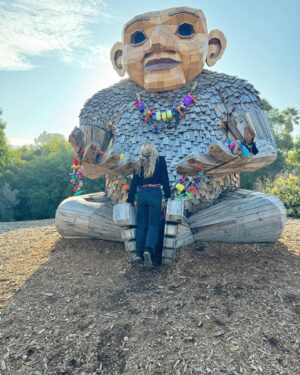Lili Sepe Instagram - Just hanging with the trolls. 🧌  So happy I didn’t meet them online.