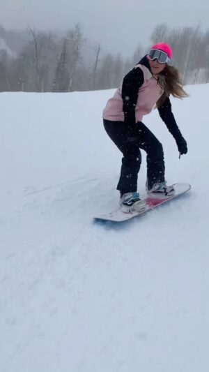 Lili Sepe Instagram - It’s snowboarding season! No limits, no boundaries. Who’s coming? 🏂